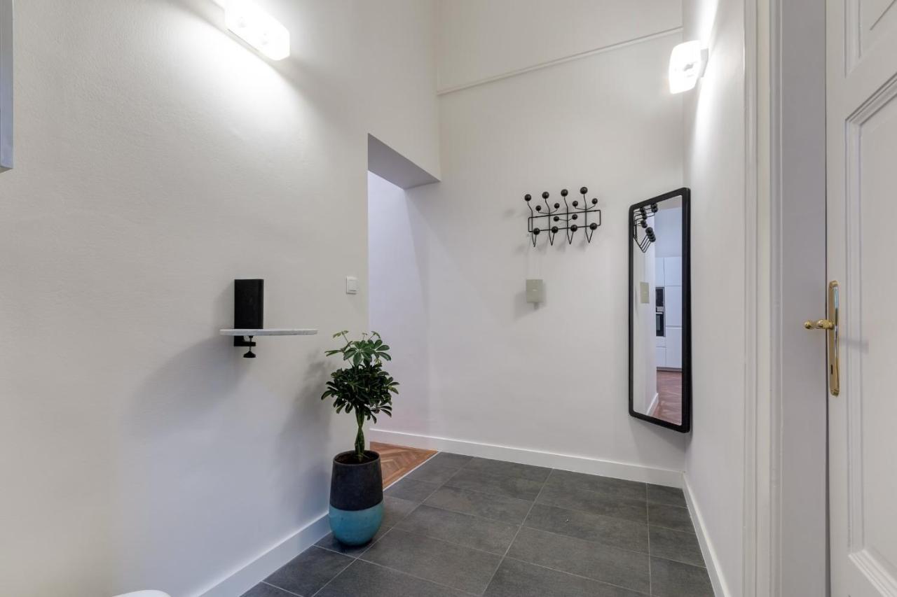 Central Basilica Apartman Budapest Luaran gambar